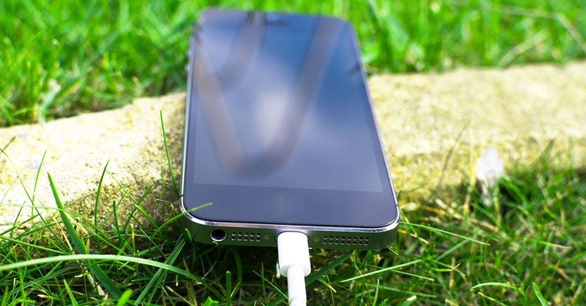 Besser schlafen, sicher laden: Warum dein Handy nachts nicht ins Schlafzimmer gehört