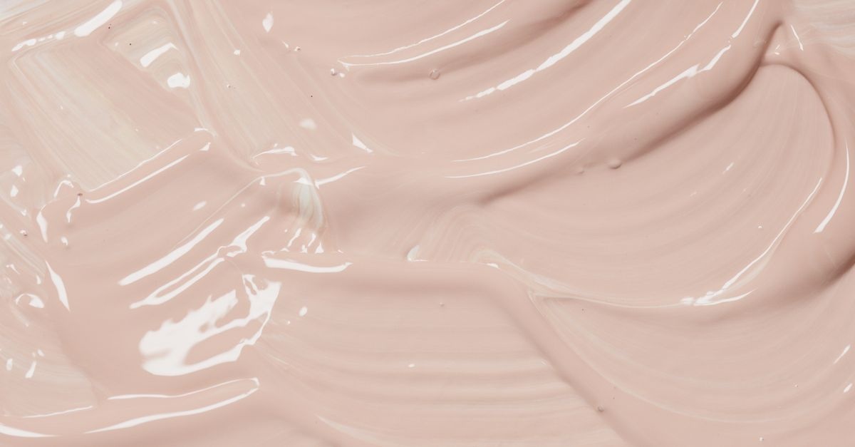 Glänzfrei & natürlich: So findest du das perfekte Make-up für ölige Mischhaut