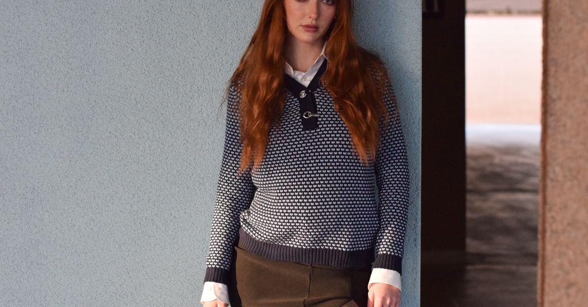 V-Ausschnitt-Pullover stylisch kombinieren: 7 Looks für Alltag, Office und Abend